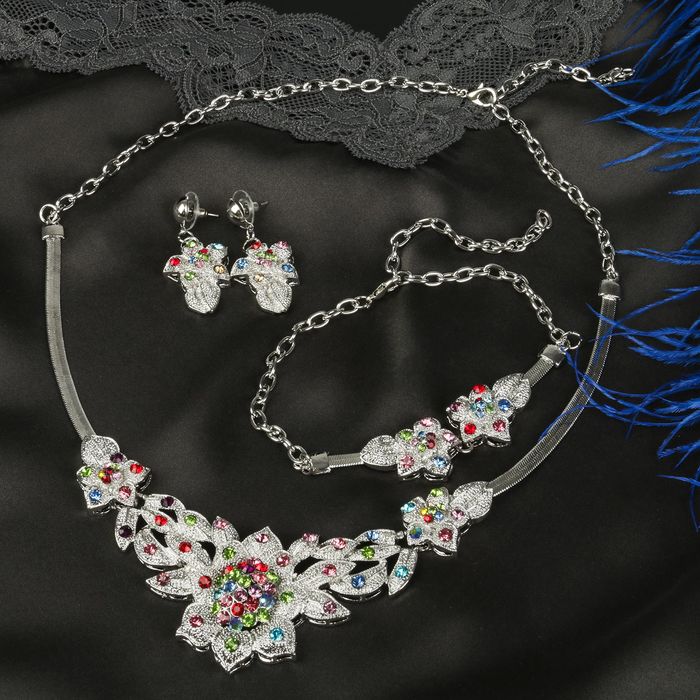 картинка Набор 3 предмета: серьги, колье, браслет "Цветочный блеск" от интернет-магазина товаров для женщин и детей Odewashka.by