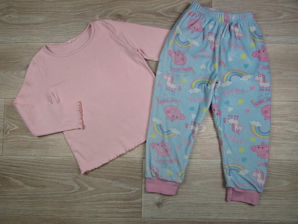 картинка Мягенький уютный костюм от интернет-магазина детской и женской одежды секонд хенд, а также товаров для женщин и детей Odewashka.by